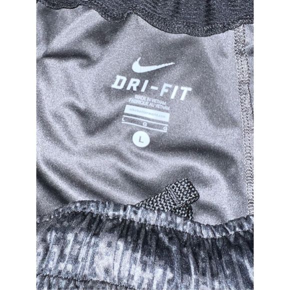 Youth Nike Dri Fit Matrix Black Athletic Triple Black Shorts Size Large - Picture 5 of 5